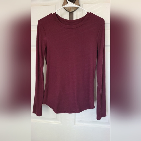(430) No Boundaries Woman's Long Sleeve Ribbed T-Shirt, Size: L Color: Maroon - Picture 4 of 10